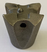 Laden Sie das Bild in den Galerie-Viewer, Segmentbohrkrone 51mm R32 gehärtet / X-Bit 51mm R32 hardened